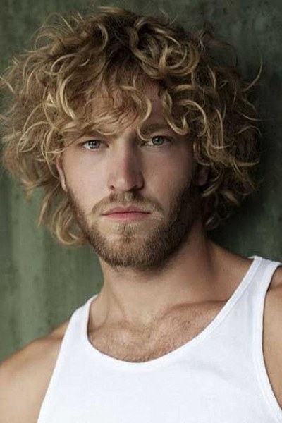 41 Curly Haircuts For Men That Ll Always Be In Style 2020
