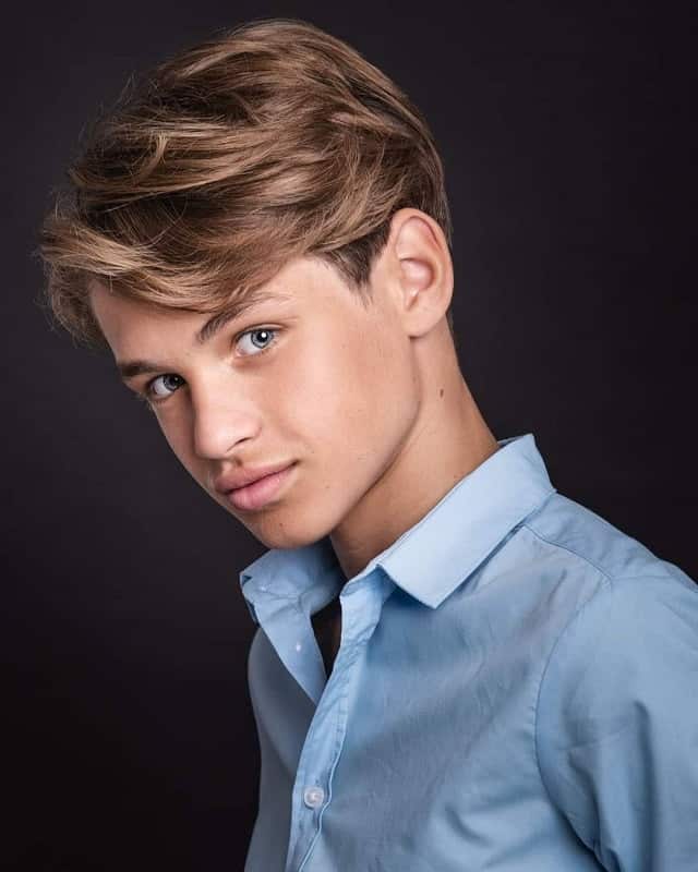 Wavy hairstyle for boys