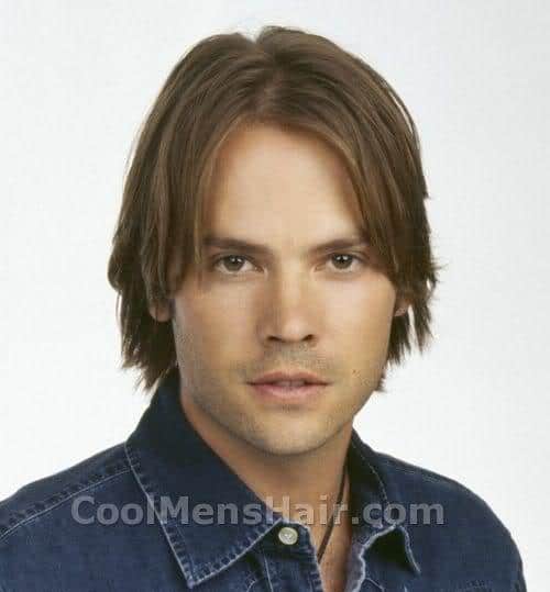 Picture of Barry Watson medium length hairstyle.