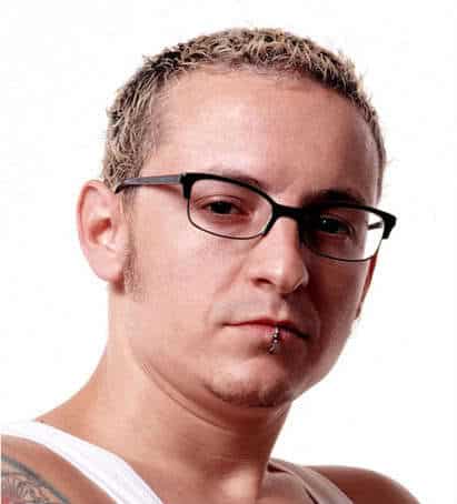 Cool short hairstyle from Chester Bennington.