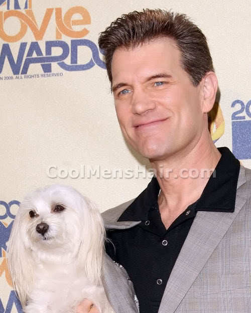 Photo of Chris Isaak hairstyle.