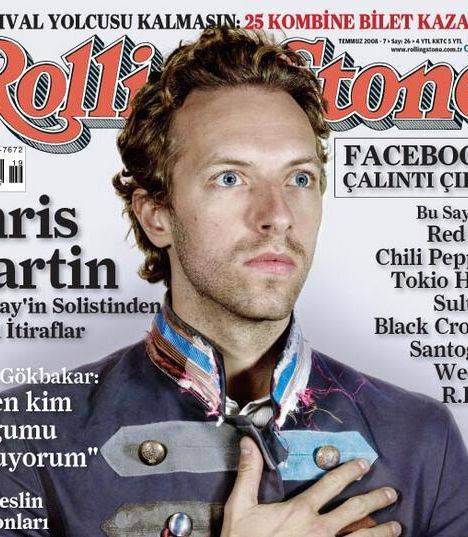 Chris Martin wavy hairstyle photo for men.