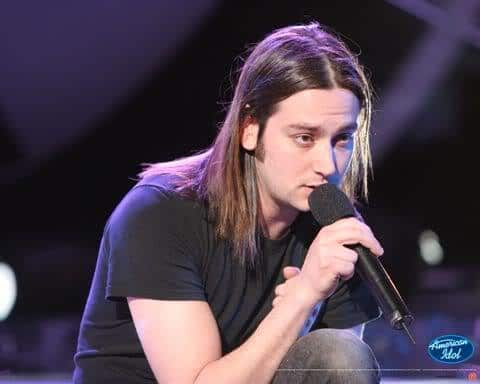 Image of Constantine Maroulis straight hair.