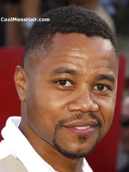 Photo of Cuba Gooding Jr short curly hairstyle. 