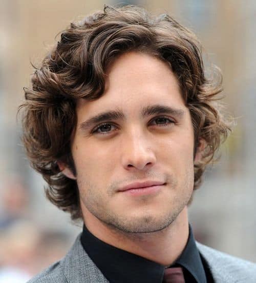 Picture of Diego Boneta hairstyle.