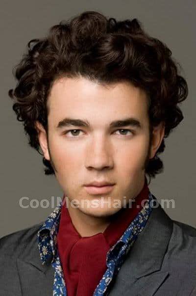 Image of Kevin Jonas curly hairstyle.