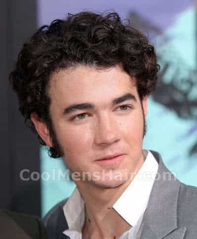 Photo of Kevin Jonas hairstyle.