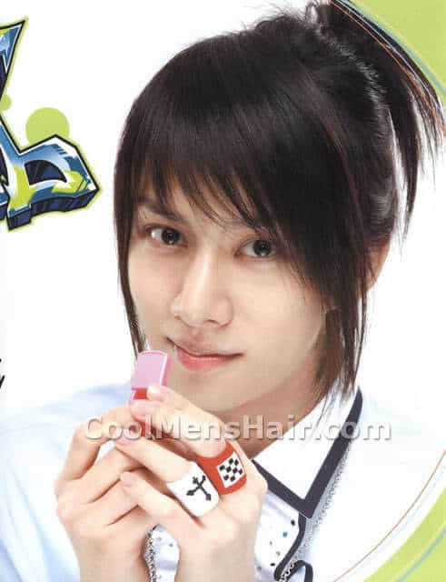 Photo of Kim HeeChul hairstyle. 