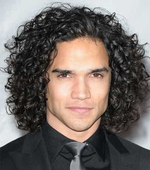 Picture of Reece Ritchie long curly hairstyle.