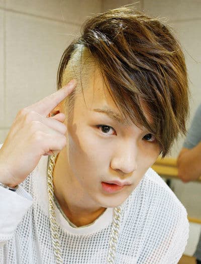 Picture of Korean undercut hair with blonde side.