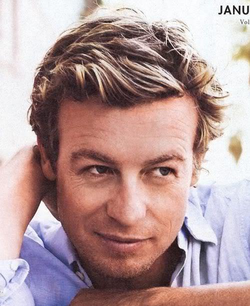 Picture of Simon Baker short wavy hairstyle.