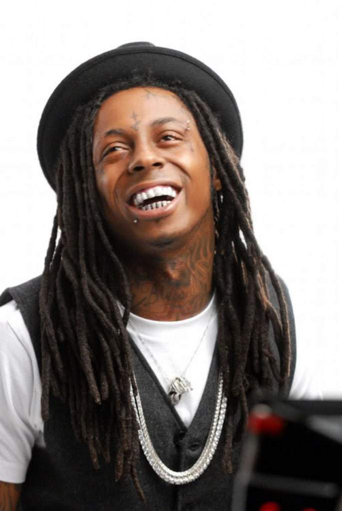 Рэпер с дредами. Дреды Lil Wayne. Темнокожий с дредами. РЭПЕРЫ С дредами. Темнокожий рэпер с дредами.