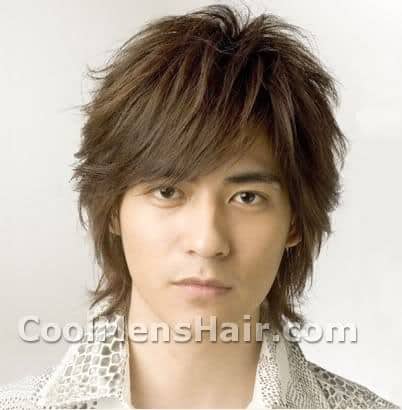 Vic Zhou medium length hairstyle picture.