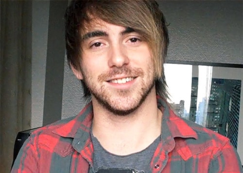 Image of Alex Gaskarth shorter hair.