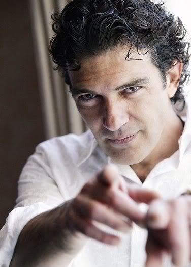 Antonio Banderas curly