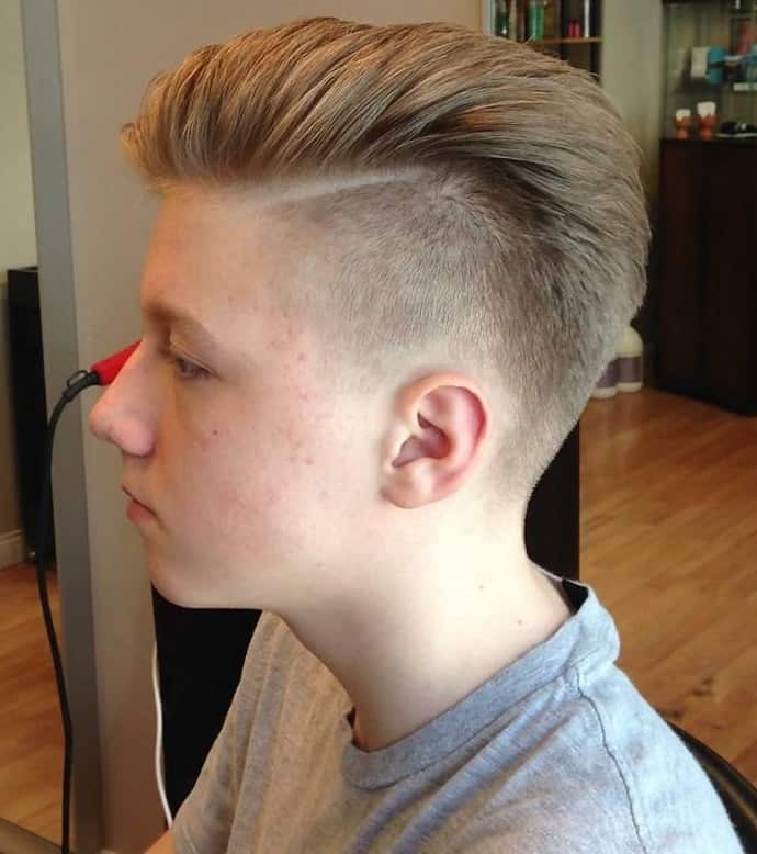 Boys Fohawk avec Undercut Fade