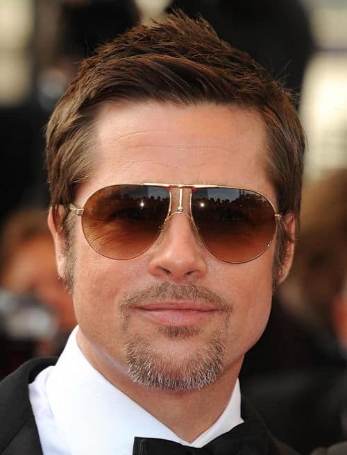  Brad Pitt's side parted hairstyle.