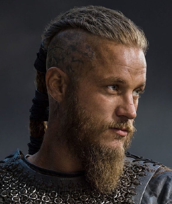 Featured image of post Viking Braid Men / Just a few years ago, guys with long hair were resigned simply to the man bun, or to just let their locks hang.