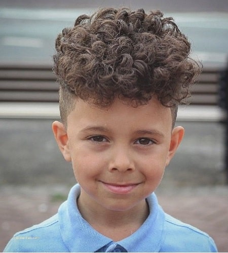 Featured image of post Curly Boys Hair Cutting Style Images : Adorable curly kid getting haircut with hair clipper.