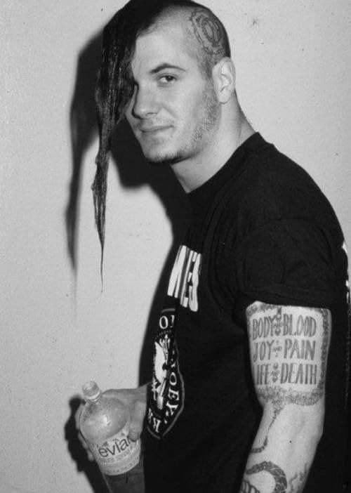 devilock hairstyle with shaved sides 