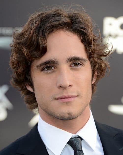 Diego Boneta curly hairstyle photo.