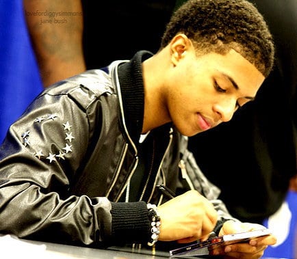 Photo of Diggy Simmons pointy sideburns style.