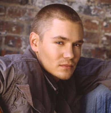 Photo of Emile Hirsch buzzed hair.