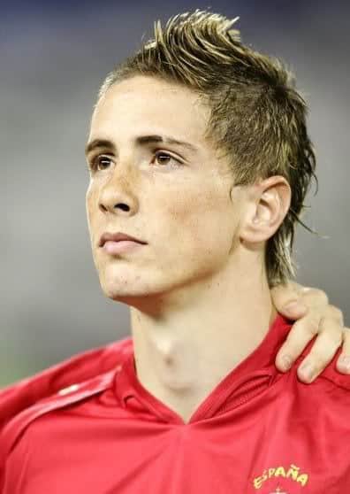 Picture of Fernando Torres hairstyle for men with round face. 