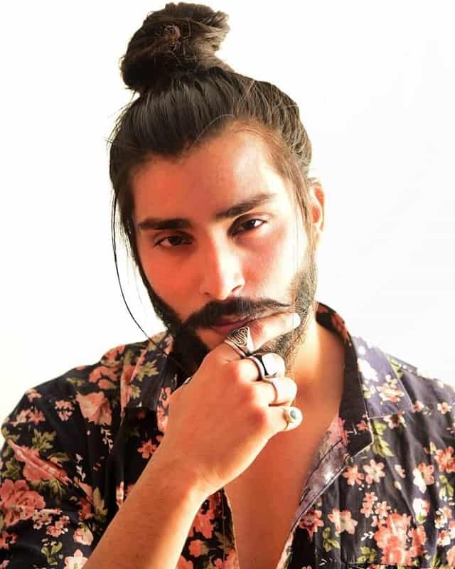 man bun for guys with straight hair type