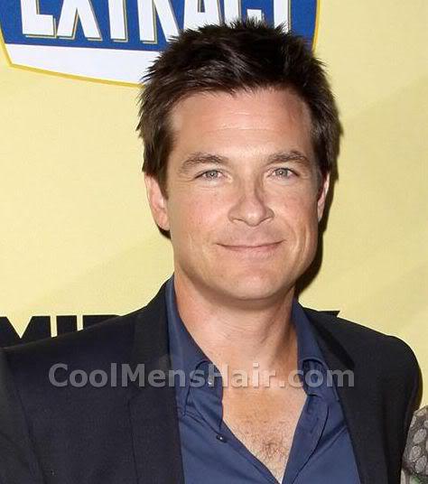 Photo of Jason Bateman short spikey hairstyle.