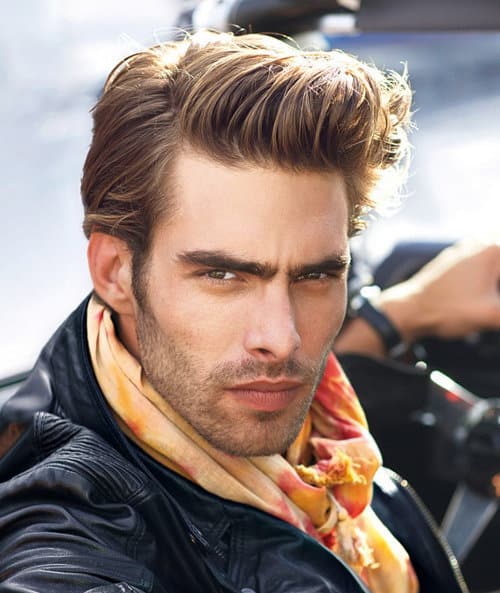 Photo of Jon Kortajarena pompadour hairstyle.