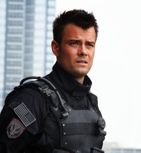 Photo of Josh Duhamel 'Lennox' long crew haircut in the movie Transformers: Dark of the Moon.