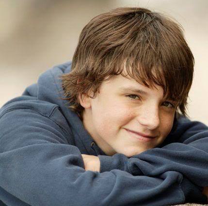 Photo of Josh Hutcherson boyish hairstyle.