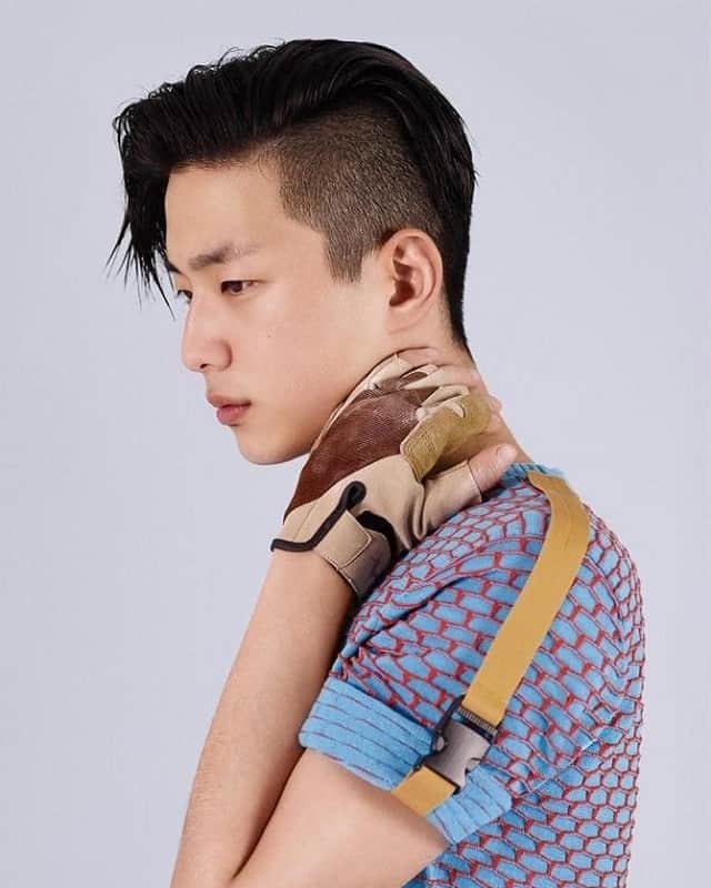 Korean men with side swept hairstyles 