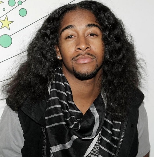 omarion with long curly hair