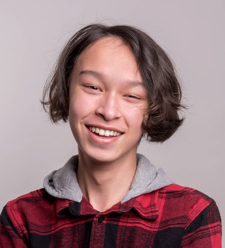 teen boy's side part haircut