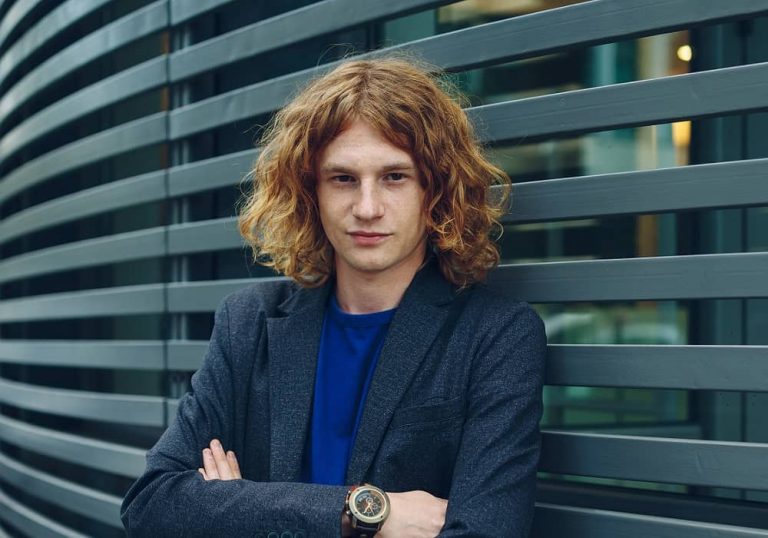 messy hairstyles for men