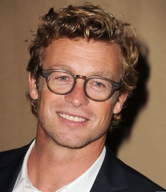 Simon Baker with short and blonde curly hair