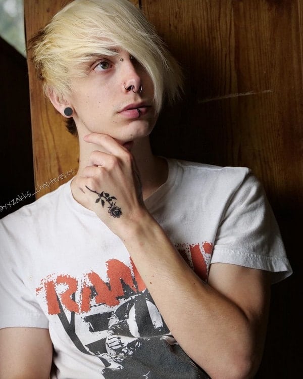 CORTES DE CABELO MASCULINO PRA VOCÊS SE INSPIRAR  Teen boy hairstyles, Emo  hairstyles for guys, Short emo hair