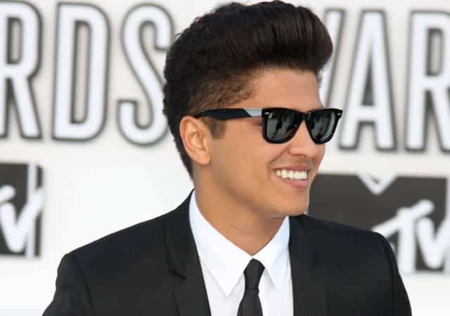 Bruno Mars Hairstyles: Curly & Pompadour Hair – Cool Men's Hair