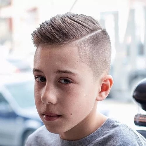  Corte de cabelo da parte lateral para menino de 13 anos