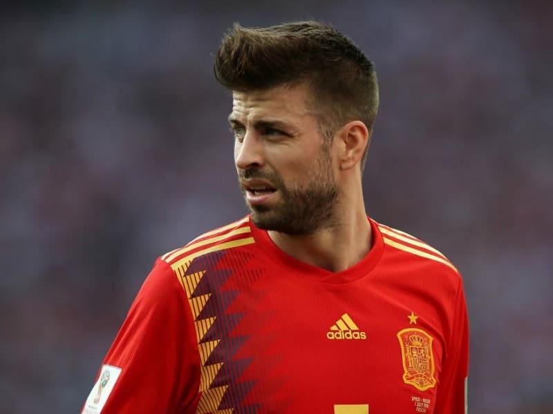 soccer player Gerard Pique haircuts