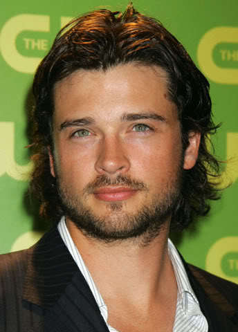 Tom Welling wild wavy hairstyle
