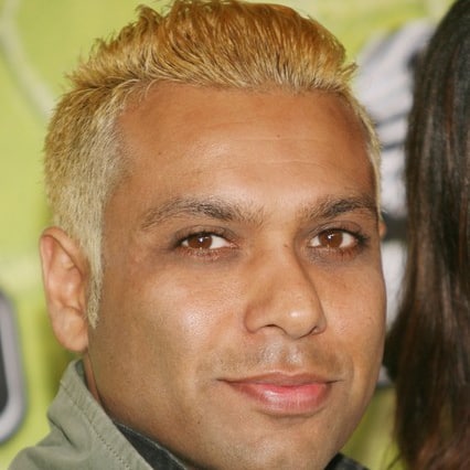 Tony Kanal hairstyle photo.