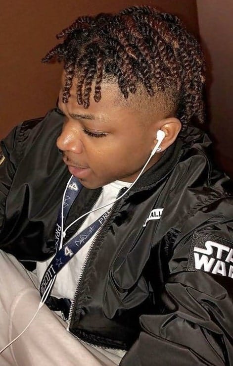 Featured image of post Twist Short Hair Braids Men : Due to their popularity braids for long hair have undergone a tremendous transformation over the years from simple cornrows to more complicated french twists.