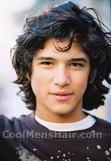 Image of Tyler Posey earlier hairstyle.