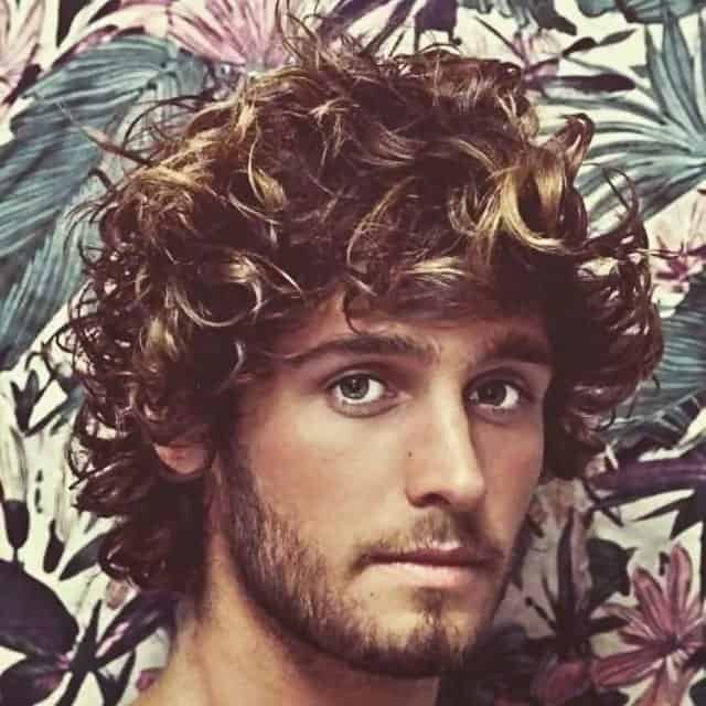 messy wavy hairstyles for men