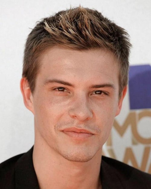 xavier-samuel-hair